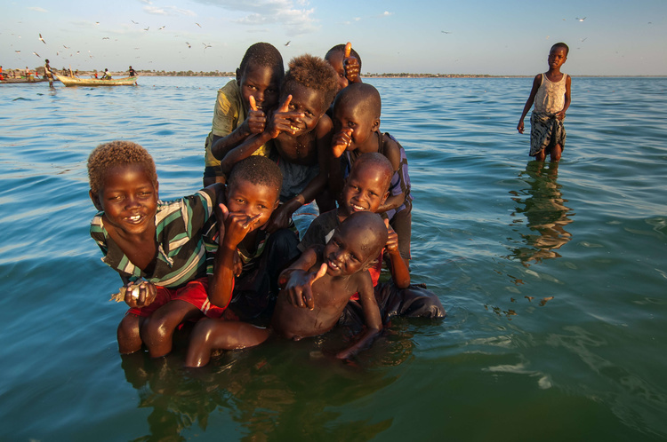 Children at Lake Turkana in Kenya